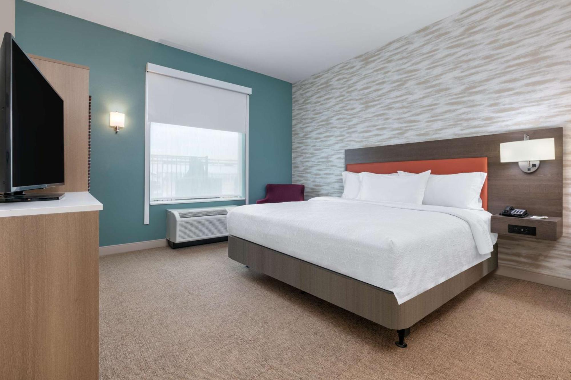 King Suite with Accessible Bathtub